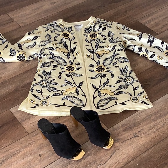 Oscar de la Renta Jackets & Blazers - Amazing Oscar De La Renta NWOT Silk Jacket 🖤🖤🖤🖤